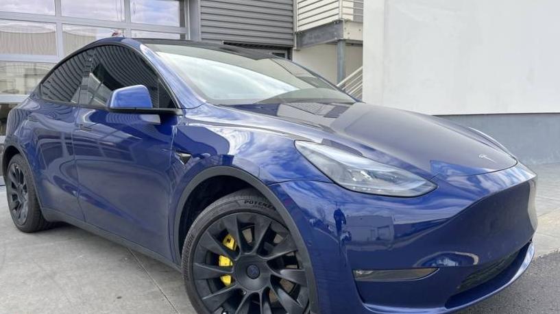 TESLA MODEL Y 2020 5YJYGDEE9LF033966 image